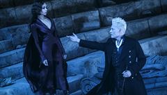 Zoë Kravitzová a Johnny Depp ve filmu Fantastická zvíata: Grindelwaldovy...
