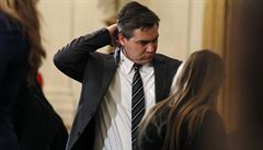 Jim Acosta piel kvli incidentu s mikrofonem o akreditaci pro vstup do Bílého...