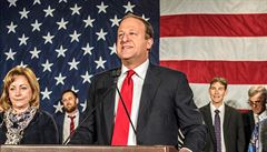 Nov zvolený guvernér Colorada Jared Polis se stal vbec prvním oteven...