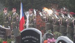 Poslední rozloučení s vojenskými poctami ve středu v poledne začalo na hřbitově... | na serveru Lidovky.cz | aktuální zprávy