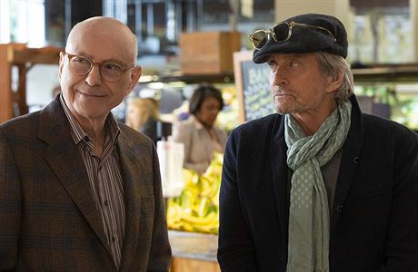 Alan Arkin a Michael Douglas. Seril The Kominsky Method (2018). Reie: Chuck...