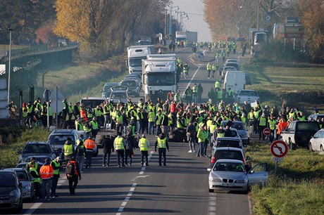 Lidé z hnutí luté vesty, které nemá jednoho vdce a nehlásí se k ádné...