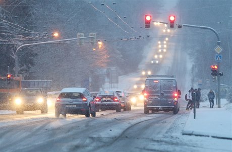 První sníh na silnicích v Jihlav.