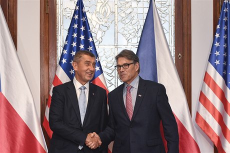 Premiér Andrej Babi jednal s americkým ministrem energetiky Rickem Perrym.