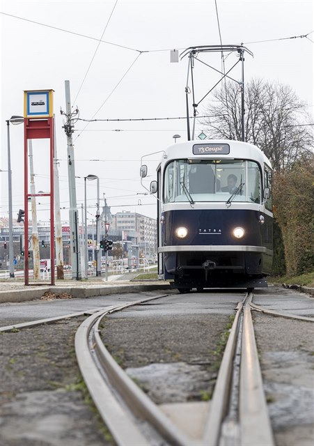 Výroba tramvaje mla stát piblin 9 milion korun. Výsledkem je originální...