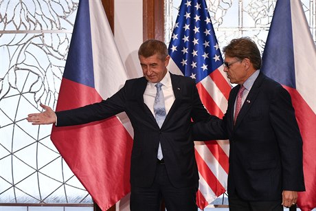Premiér Andrej Babiš jednal 14. listopadu 2018 v Praze s americkým ministrem...