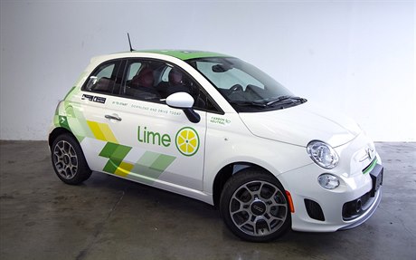 Automobil Fiat 500, který bude pjovat firma Lime.