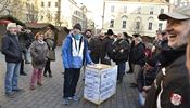 astnci demonstrace v Brn na Malinovskho nmst proti premirovi Andreji...