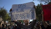 Protest proti migrantm v mexickm mst Tijuana.