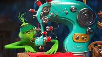 Grinch ije Santv kostm. Snmek Grinch (2018). Reie: Yarrow Cheney a Scott...