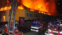 Velký požár trampolínového centra ve Vysočanech byl založen úmyslně. Škoda je 20 milionů