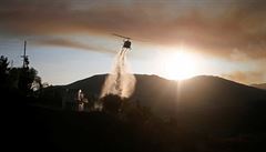 Helikoptéra hasí poár v Malibu.