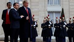 Trump chce s Macronem jednat o evropských obranných kapacitách.