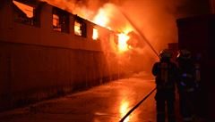 V Letech u Prahy ho�ela 10. listopadu 2018 ve�er hala s elektroodpadem o...