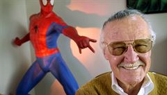 Stan Lee s postavou Spider-mana