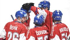 Čeští hokejisté slaví branku do sítě Ruska při utkání Karjala Cupu. | na serveru Lidovky.cz | aktuální zprávy