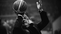 Producent filmu Zlatý podraz Jaroslav Bouek (BUC-FILM) pi natáení jednoho z...