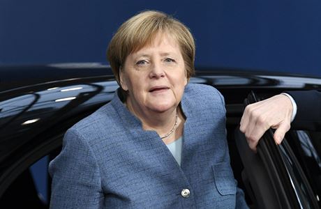 Nmeck kanclka Angela Merkelov pi pjezdu na mimodn summit Evropsk...