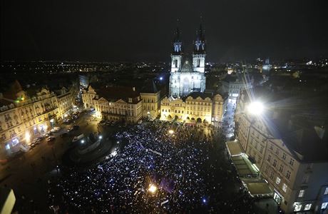 Demonstrace proti premiérovi Andreji Babiovi na Staromstském námstí (Praha,...