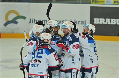 Hokejisté Komety se radují z výhry na led Olomouce.