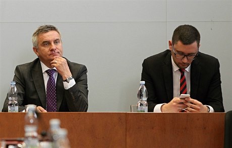 Vratislav Myná (vlevo) a mluví prezidenta Jií Ováek.