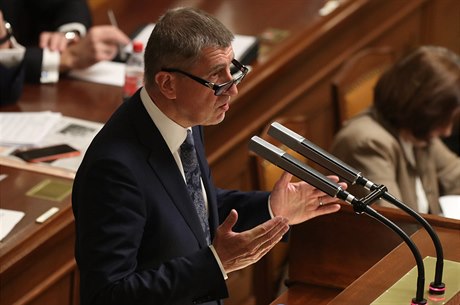 Premiér Andrej Babi promlouvá na schzi snmovny ped hlasováním o nedve...