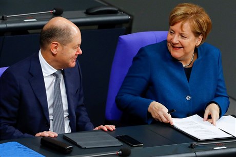 Nmecký ministr financí Olaf Scholz (SPD) s kanclékou Angelou Merkelovou.