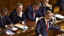 LISTOPAD: Poslaneck snmovna na mimodn svolan schzi hlasovala o vysloven...