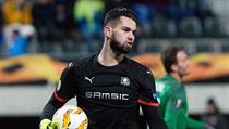 Tom Koubek, brank Rennes, se div vroku sudho.