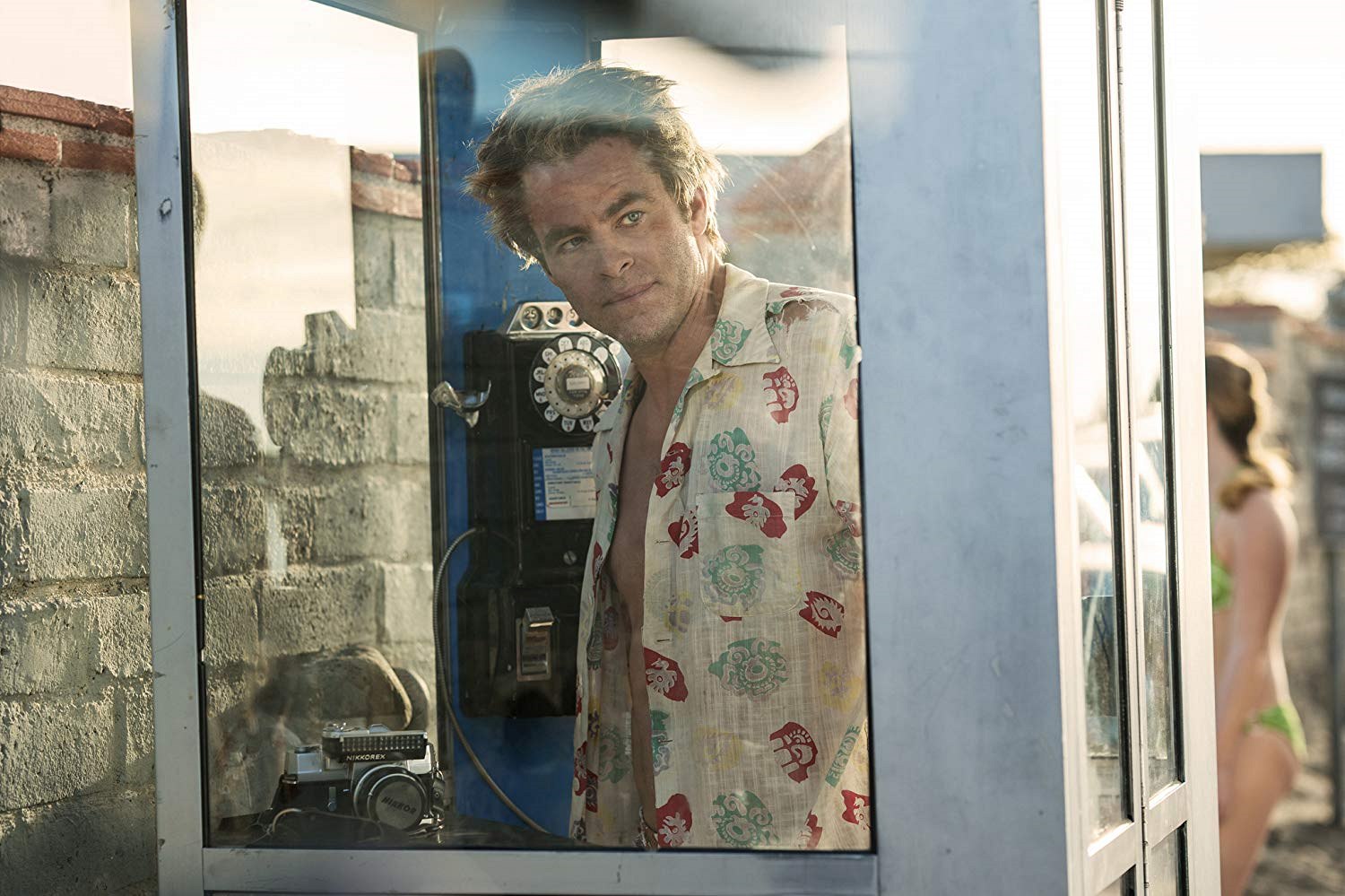 Chris Pine jako Jay Singletary. Seriál Já jsem Noc (I Am the Night) - 2018....