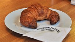 V malé francouzské kavárn Petit France dostanete tak velký croissant, e si ho...