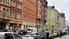 Na první pohled nemá krom blízkosti Vltavy a náplavky tato ulice píli velký...