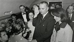 Do Dallasu ihned piletl viceprezident Lyndon Baine Johnson, který následn...