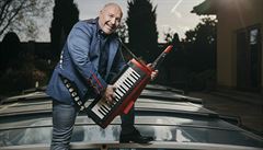 Úspěšný český hudebník prodal přes 4 milióny cédéček, v poslední době se věnuje...
