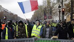 luté vesty protestují proti zvyování cen benzinu a nafty.