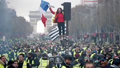 Proti vládě ve Francii demonstrovalo 106 000 lidí, celkem bylo zraněno 20 lidí