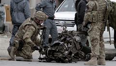 Sebevrah zatoil na konvoj NATO v Afghnistnu. echy nezranil