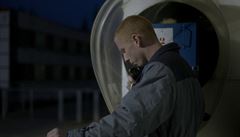 Telefonát. Snímek Rekonstrukce (2018). Reie: Ondej Novák, Jií Havlíek.