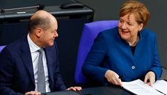 Nmecký ministr financí Olaf Scholz (SPD) s kanclékou Angelou Merkelovou.