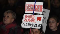 Prvod demonstrant se vydal 23. listopadu 2018 od Praského hradu na...