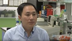 Čínský vědec, který tvrdil, že upravil DNA dětí, zmizel. Neví o něm ani univerzita