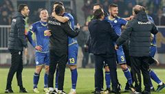 Fotbalisté Kosova se radují z výhry v Lize národ.