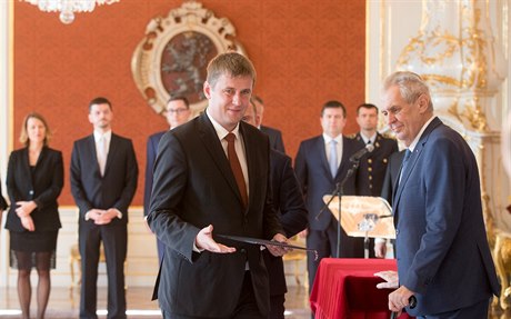 Ministr zahranií Tomá Petíek a prezident Milo Zeman.