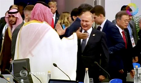 Saúdský korunní princ Mohamend bin Salmán, ruský prezident Vladimir Putin a v...