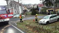 V pátek zasahovali hasii v Karlovarském kraji u nkolika nehod zpsobených...