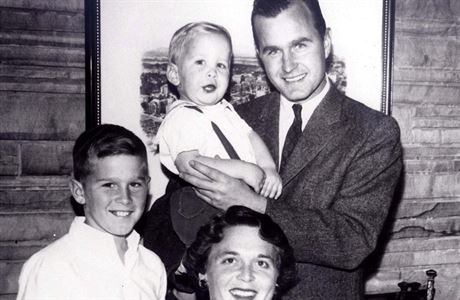 Bývalý prezident USA George Bush starí s mladou rodinou.