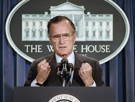 LISTOPAD: Poslední listopadový den zemel 41. prezident USA George Bush starí....