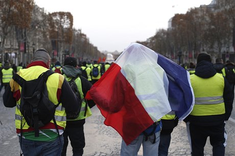 V celé Francii zamíří do ulic 89 000 příslušníků pořádkových složek.