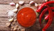 Omáčka z chilli papriček Sriracha