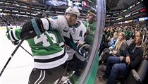Roman Polák (45) přispěl v pátečním duelu NHL asistencí k výhře hokejistů...